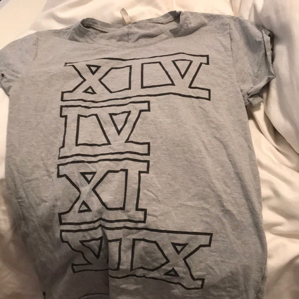 EMMA AND SAM roman numeral tee